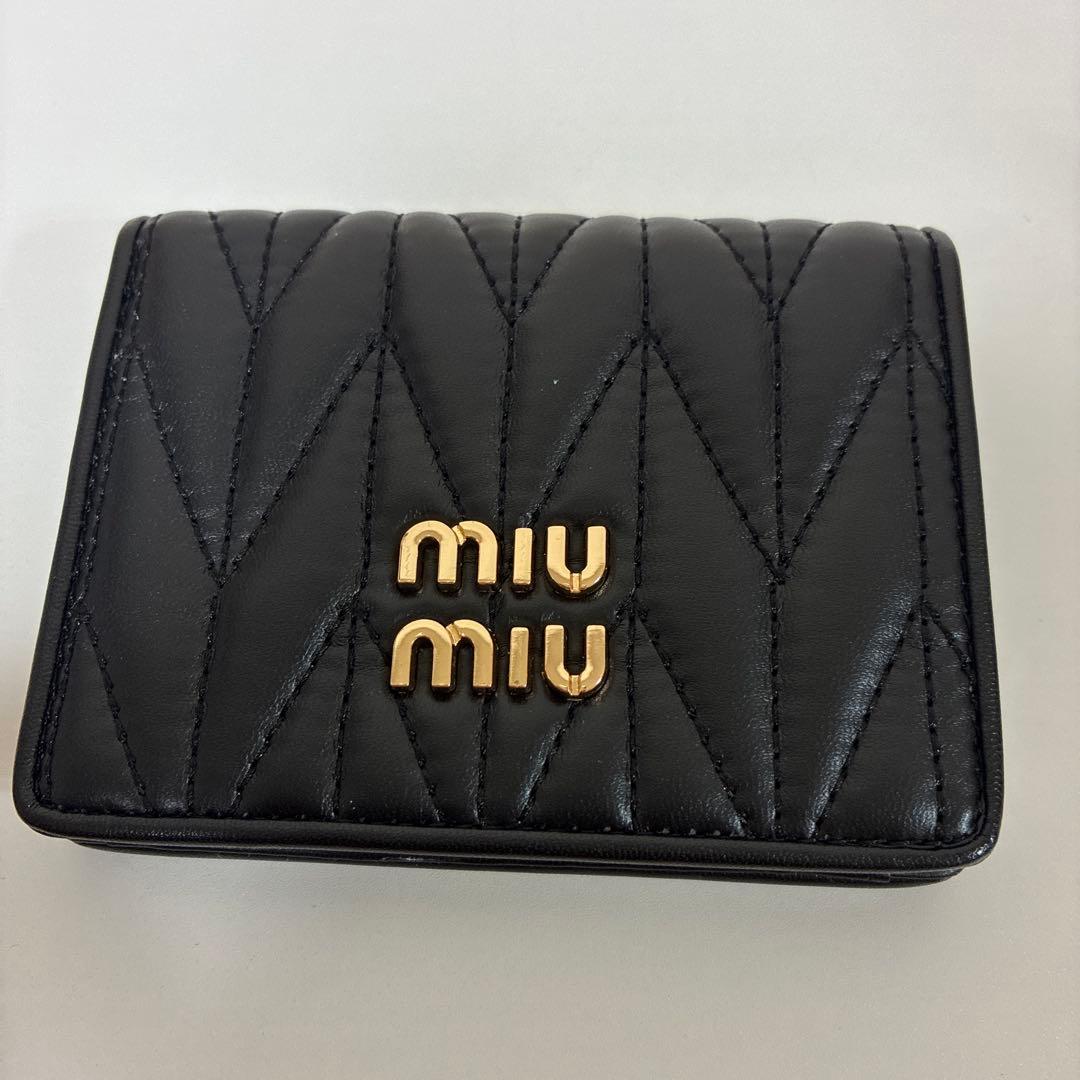 miu miu キルティング ブラック 二つ折り財布