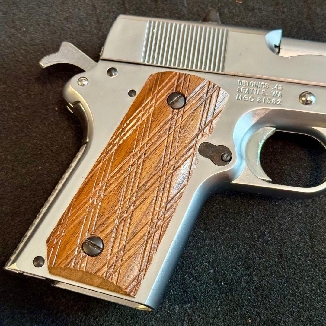 MGC デトニクス .45 プラスチック製 モデルガン 木製グリップ付き 合法品