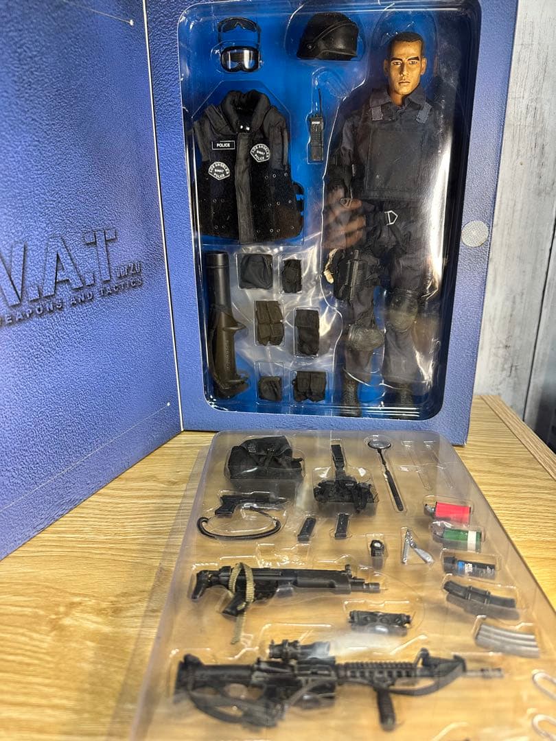 キ*ン様 Hot Toys S.W.A.T ver 2.0 フィギュア　ホットト