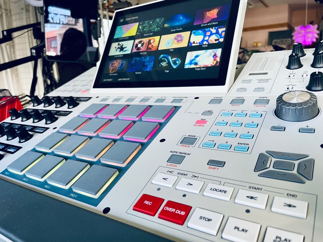 AKAI MPC X 純正カバー付 美品 売り切り 即発送!!