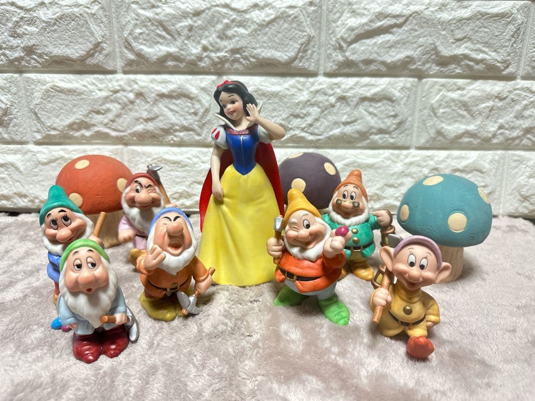 ✨レア❤️✨白雪姫　7人のこびと 陶器製 置物 ディズニーストア　8体セット　美品