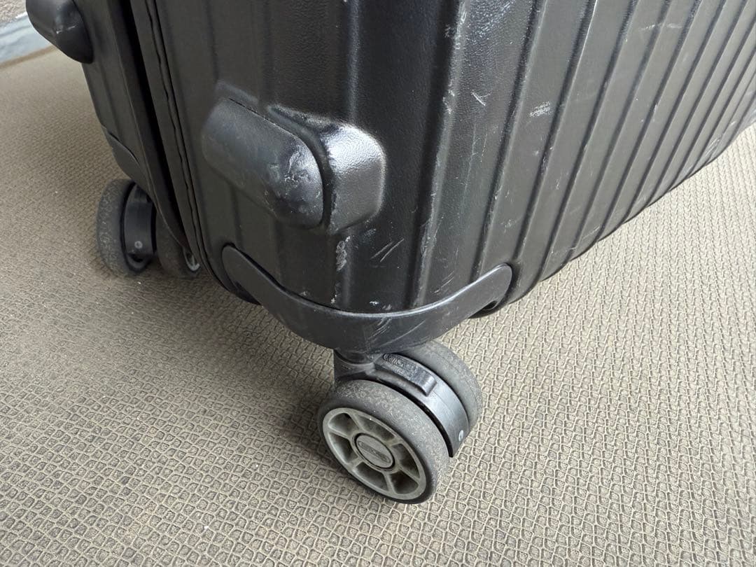 RIMOWA スーツケース　SALSA 33L