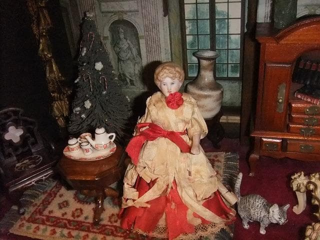 ビクトリアン人形と家具セット　ドールハウス　灯りも点きます