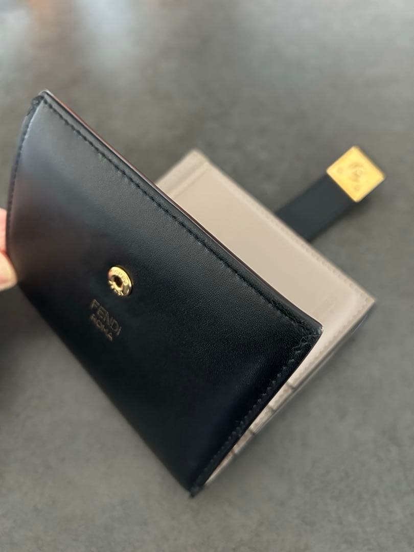 FENDI バイカラー スタッズ ミニウォレット 二つ折り財布 ブラック ベルト