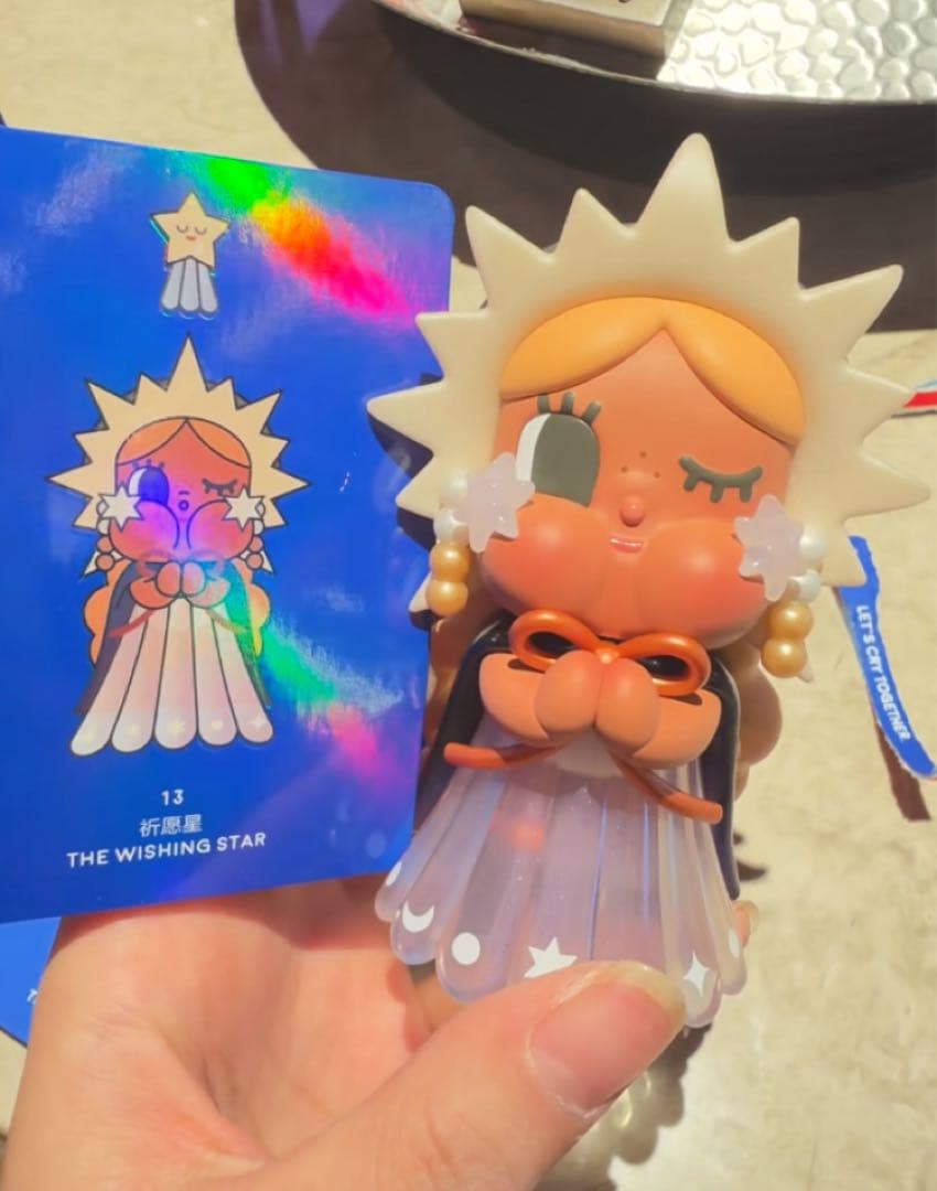 POP MART CRYBABY 出走の月 隐藏款フィギュア