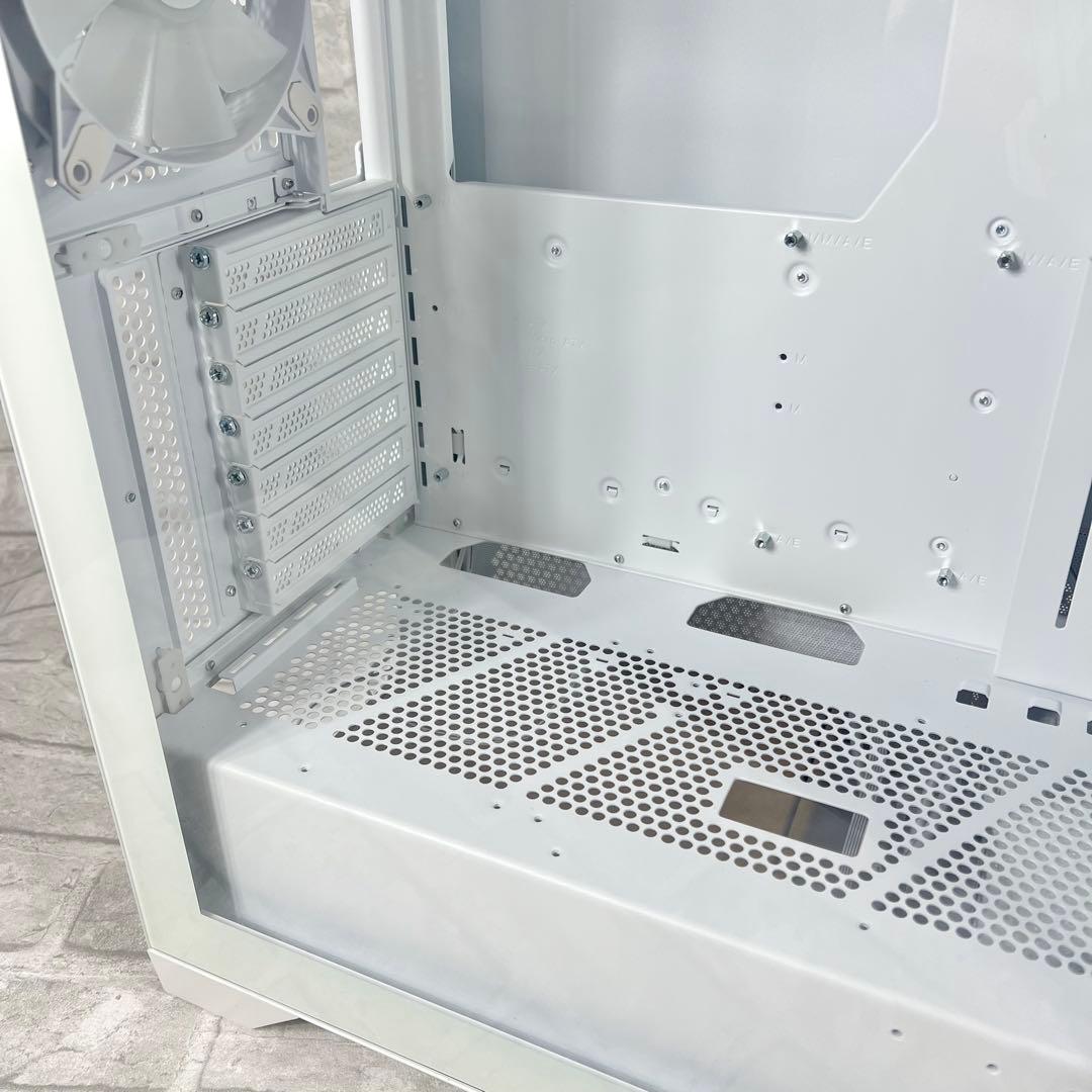 MSI MPG GUNGNIR 300R AIRFLOW WHITE　pcケース