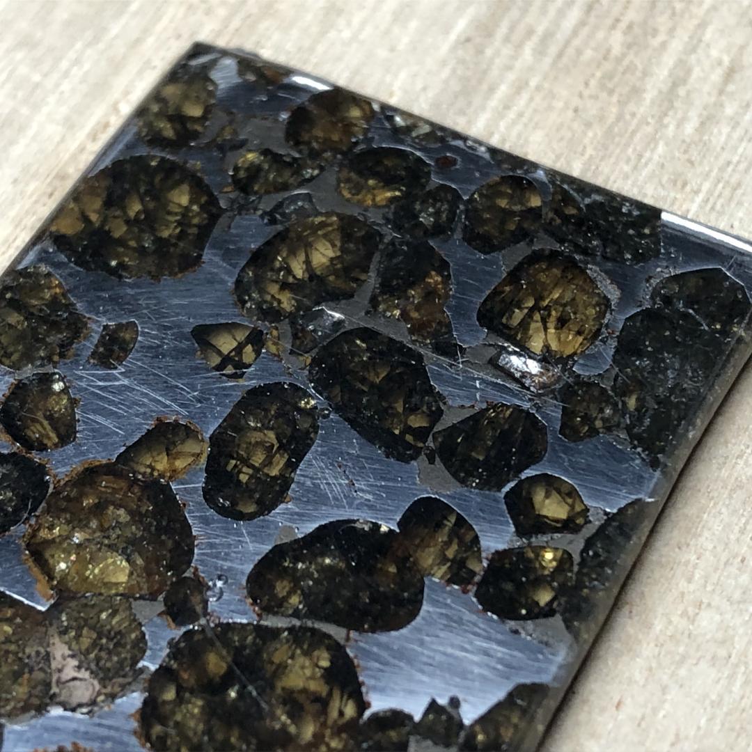 パラサイト隕石 隕石　石鉄隕石　セリコ隕石 美品　重さ約7ｇ　ケース付