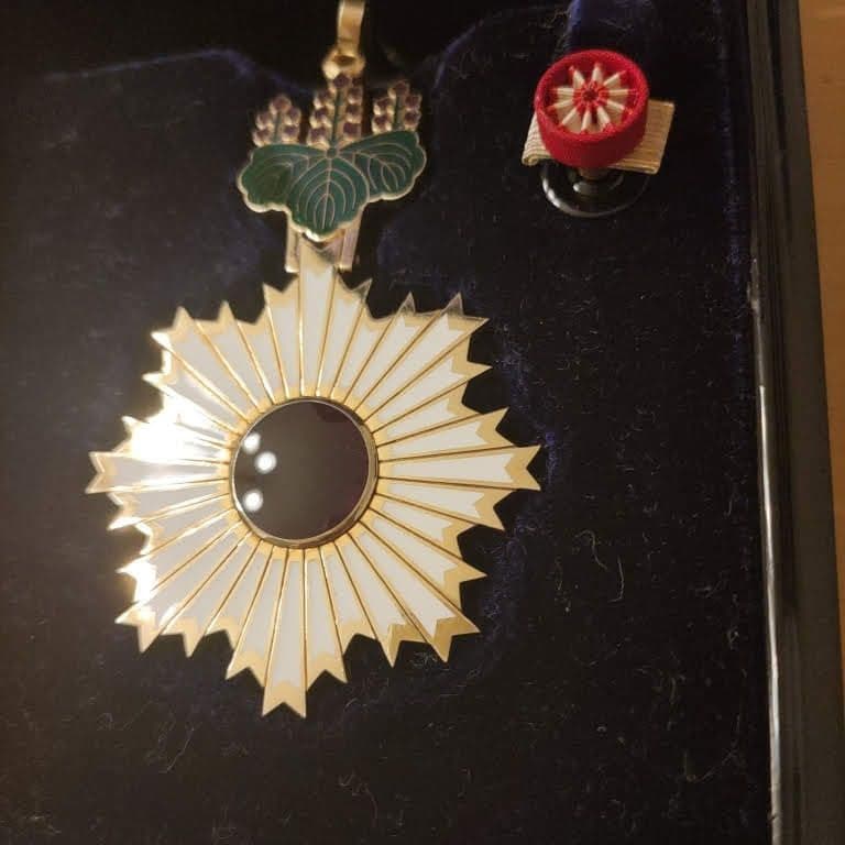 【激レア 極美品!】勲二等旭日重光章 明治勲章 本物保証 共箱入 完品 328