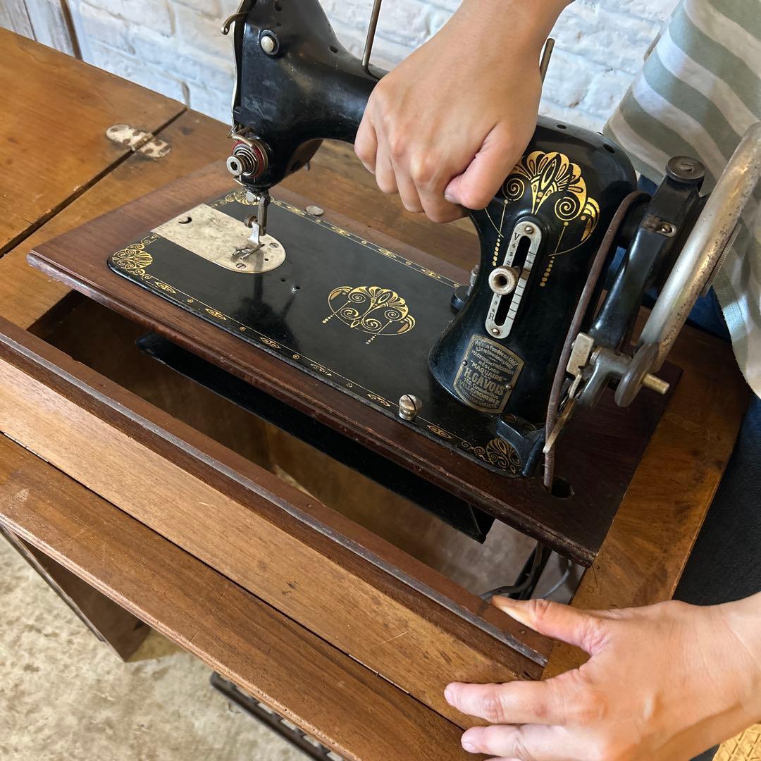 クラシック足踏みミシン 木製収納付き　折りたたみ式