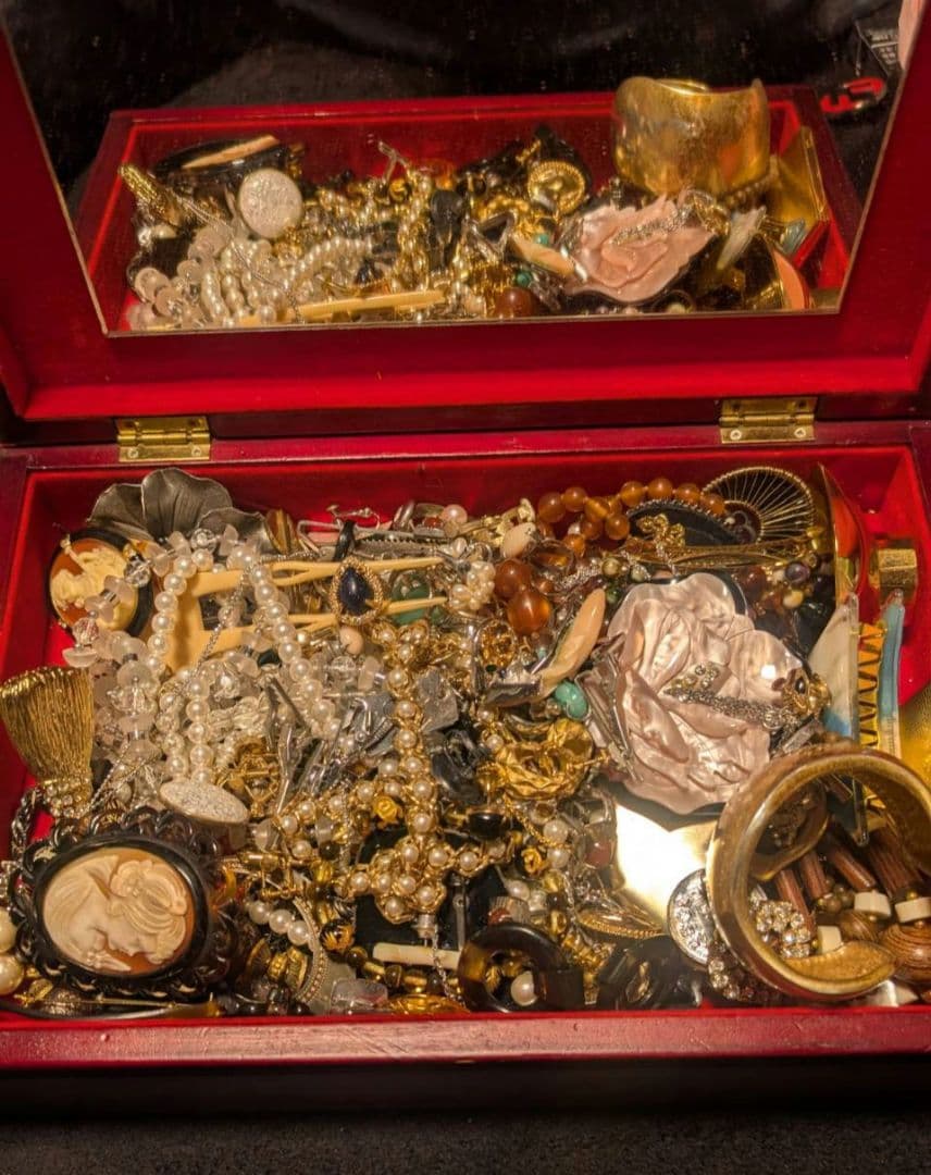 必見イミテーションアクセサリービンテージジュエリーまとめて