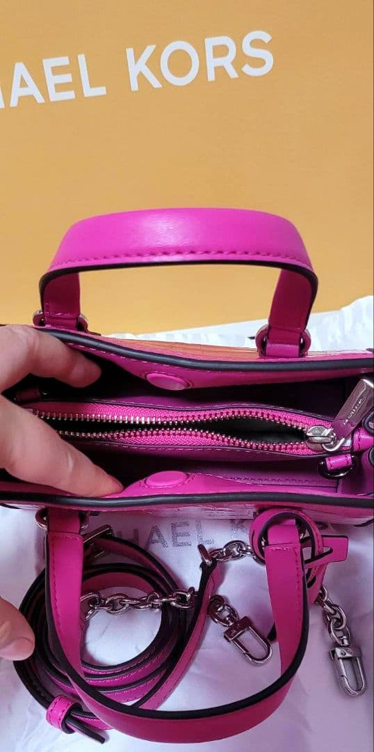 新品 マイケルコース ピンク クロコダイル風ショルダーバッグ