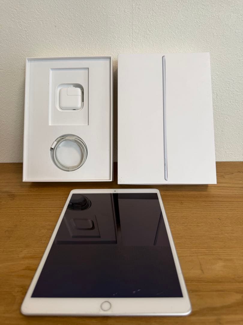 外観美品☆iPadAir3第3世代64GB WIFIモデル　シルバー