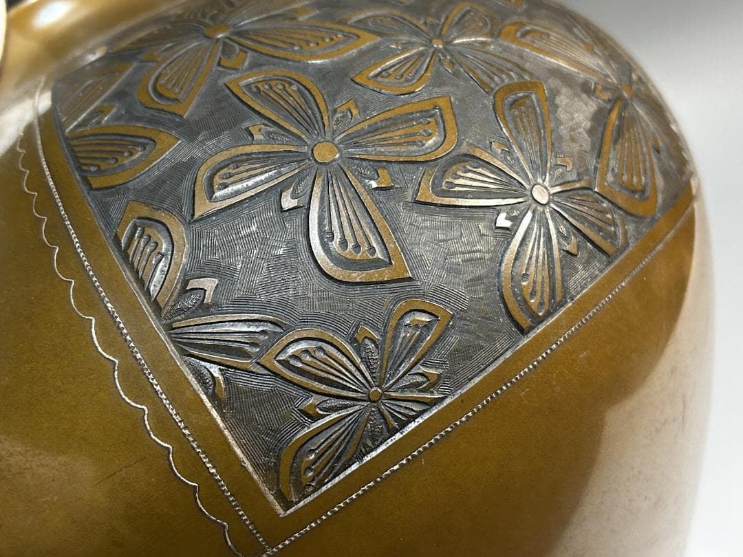 時代　彫金師　柴田郁美　銀象嵌　鋳銅花瓶　花瓶　花入れ　美芝彫　柴田美芝