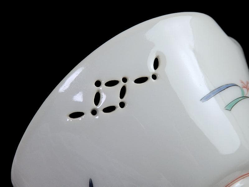 大聖寺伊万里　白磁　透かし　稲束に花の図　向付　２客　E161AS-BZu