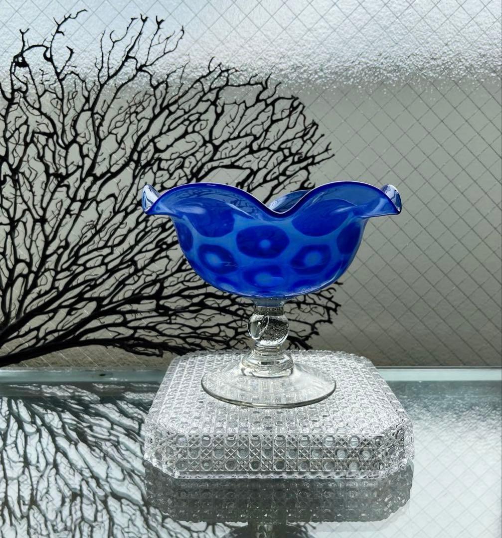 骨董　時代ガラス　希少　瑠璃色　乳白色　亀甲紋模様　フリル　コンポート　ウラン