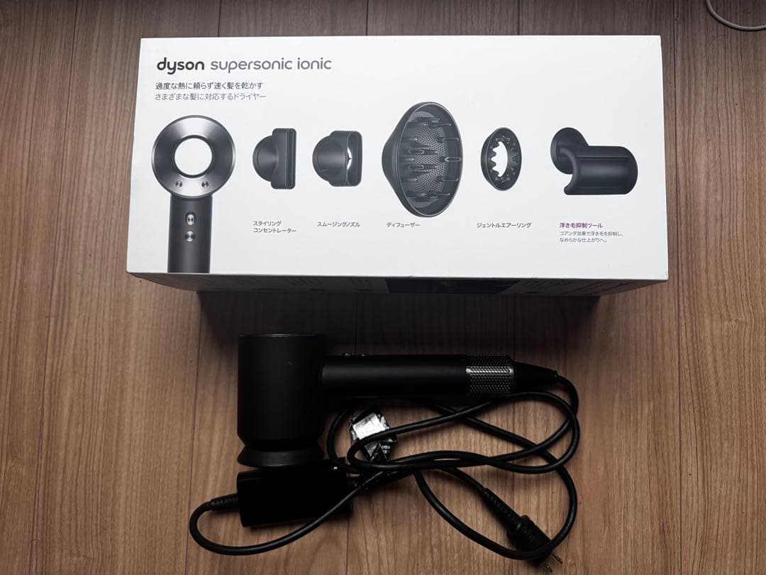 Dyson Supersonic Ionic ヘアドライヤー ブラック