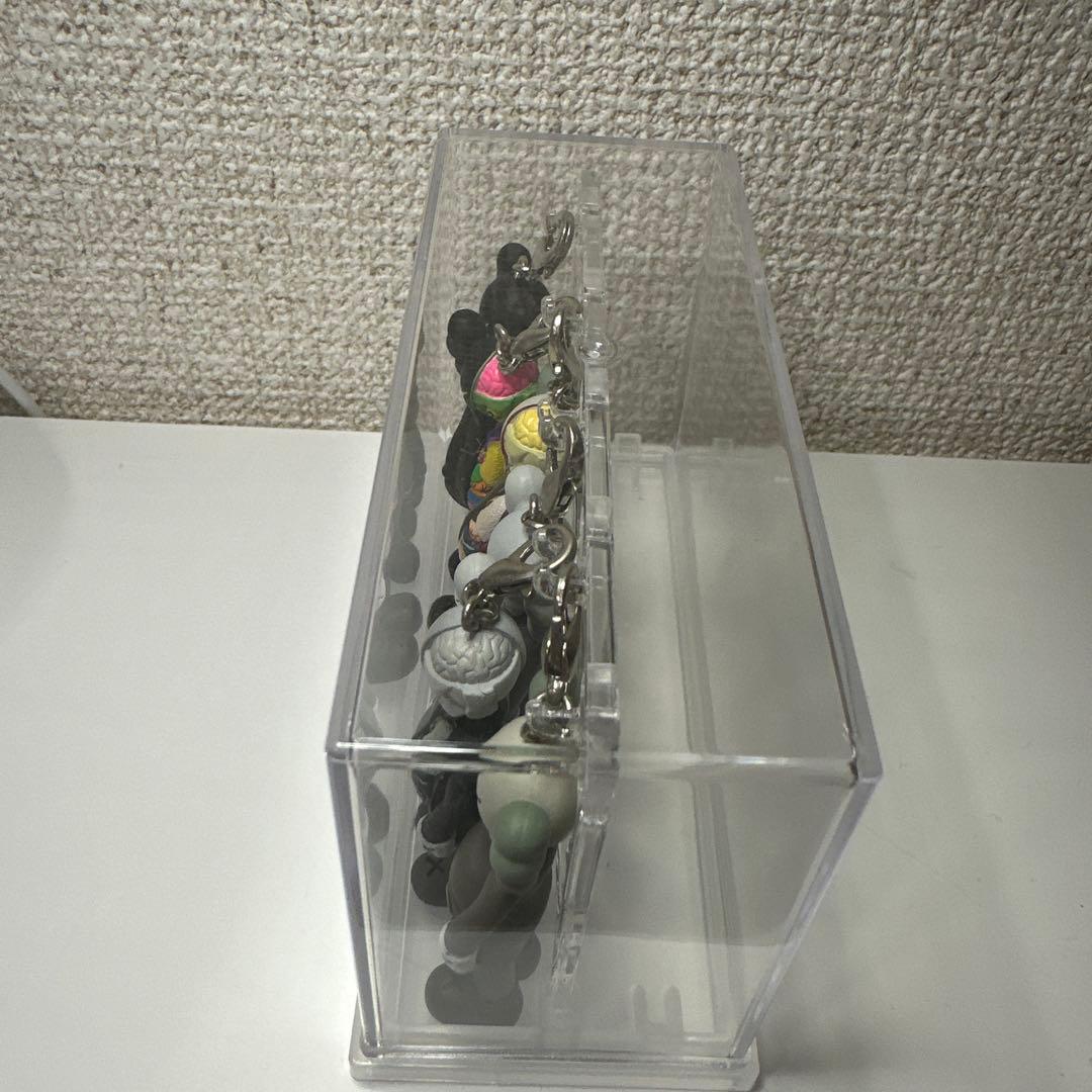 KAWS展示会限定フィギュアキーホルダー6体セット(ケース付き)