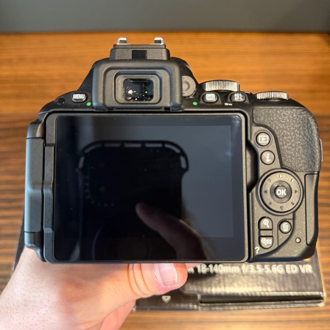 Nikon D5500 デジタル一眼レフ 18-140 VR レンズキット
