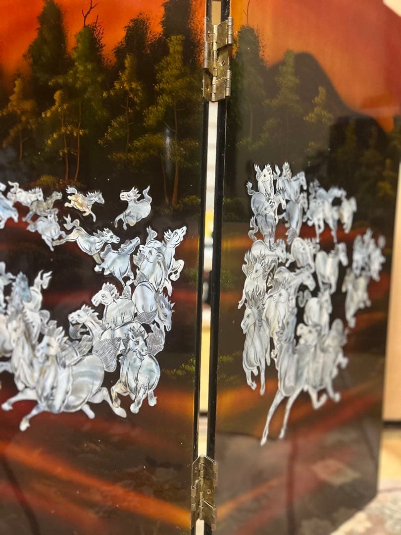 中国美術　螺鈿細工　衝立漆塗り　万馬奔騰図　令和8年干支