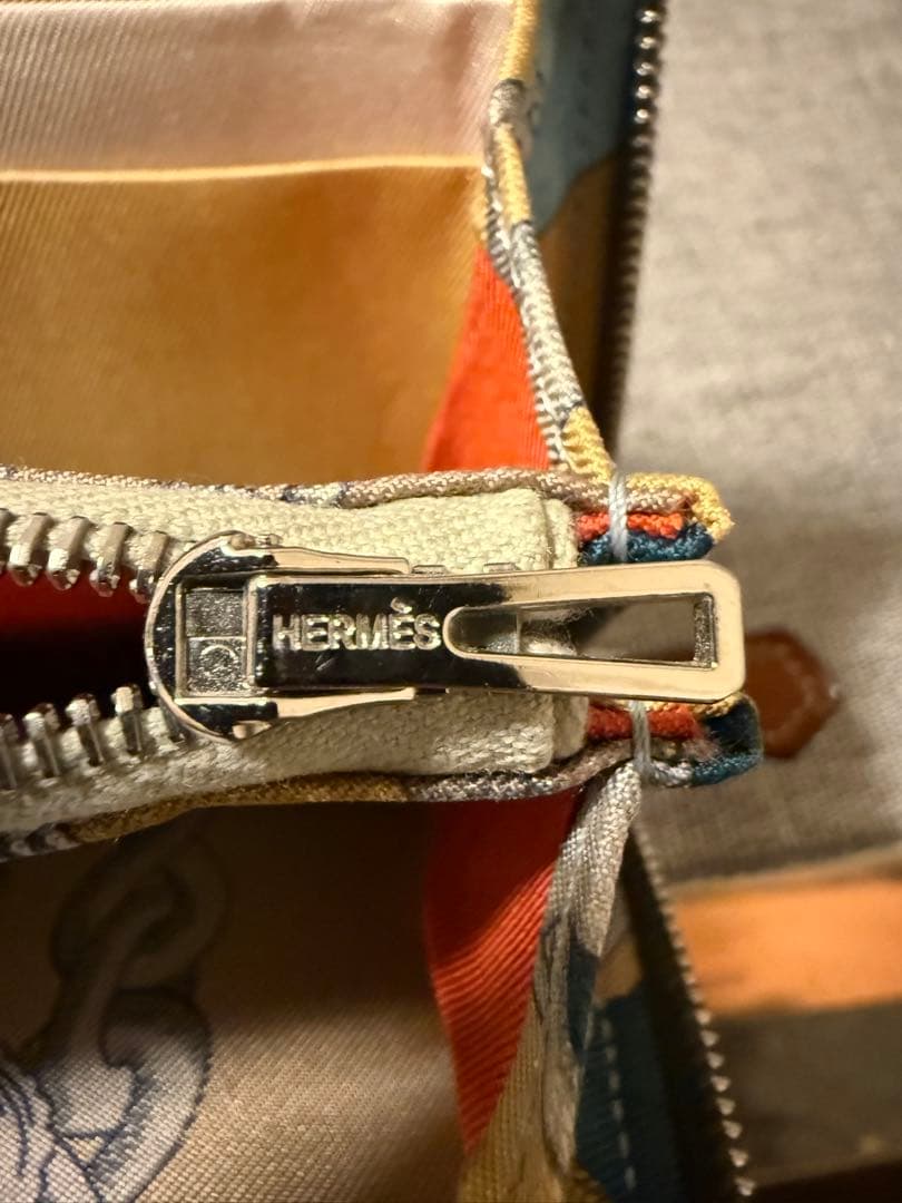 エルメス　シルクイン　コンパクト　エトゥープ