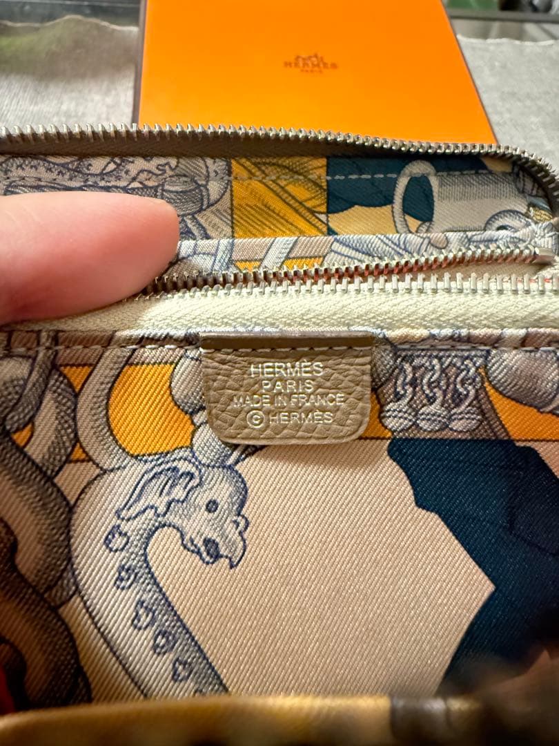 エルメス　シルクイン　コンパクト　エトゥープ