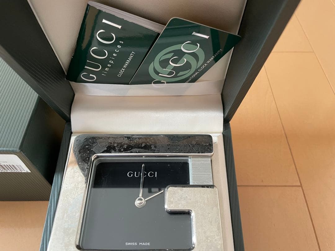 GUCCI スイス製 シルバー置時計