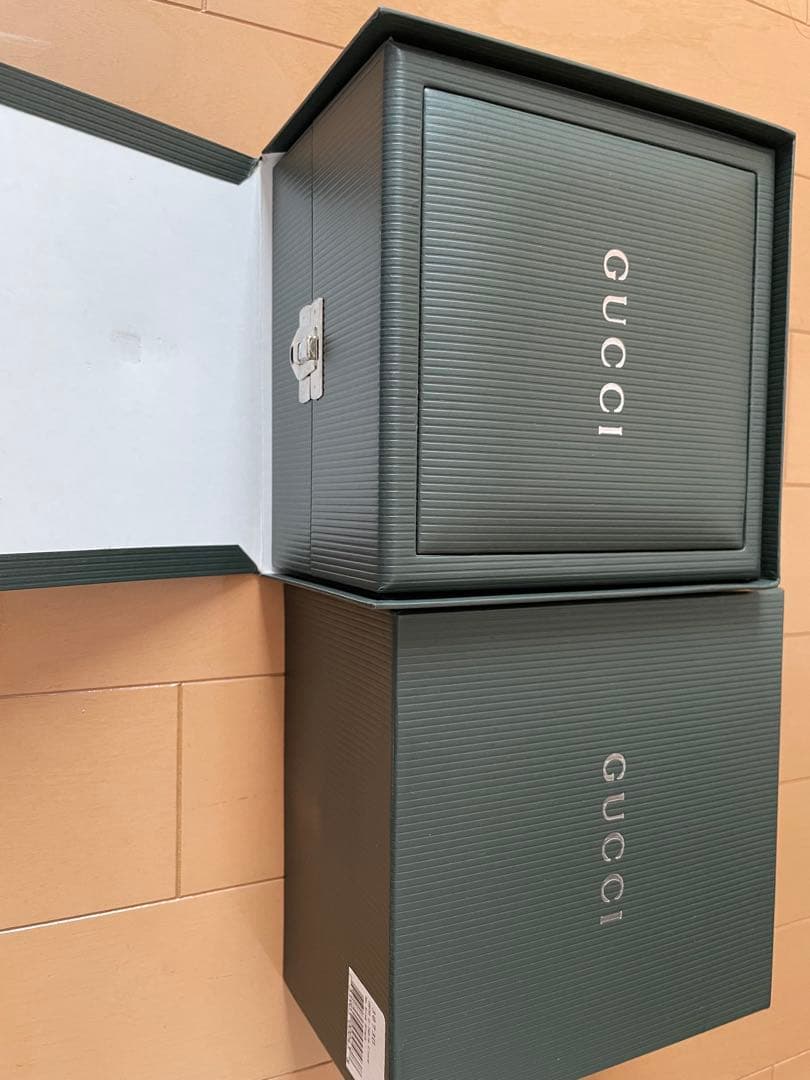 GUCCI スイス製 シルバー置時計