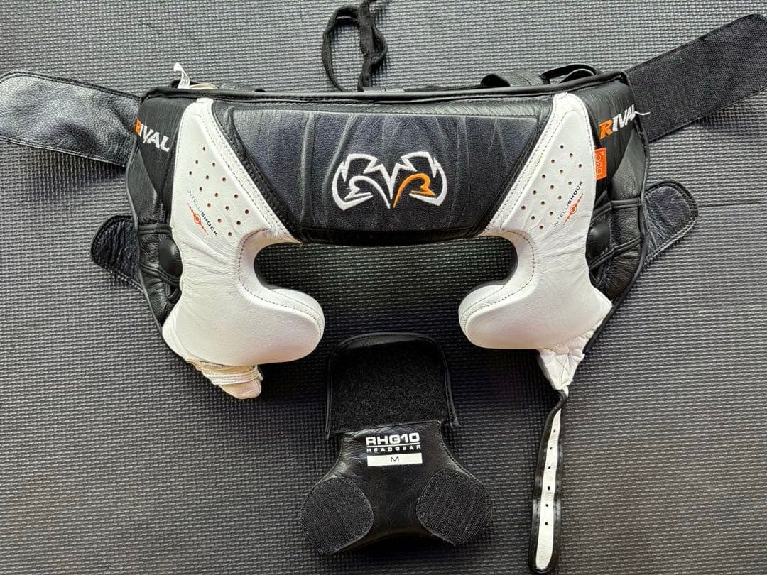 【最終値下げ】RIVAL ボクシングヘッドギア 黒/白 Mサイズ