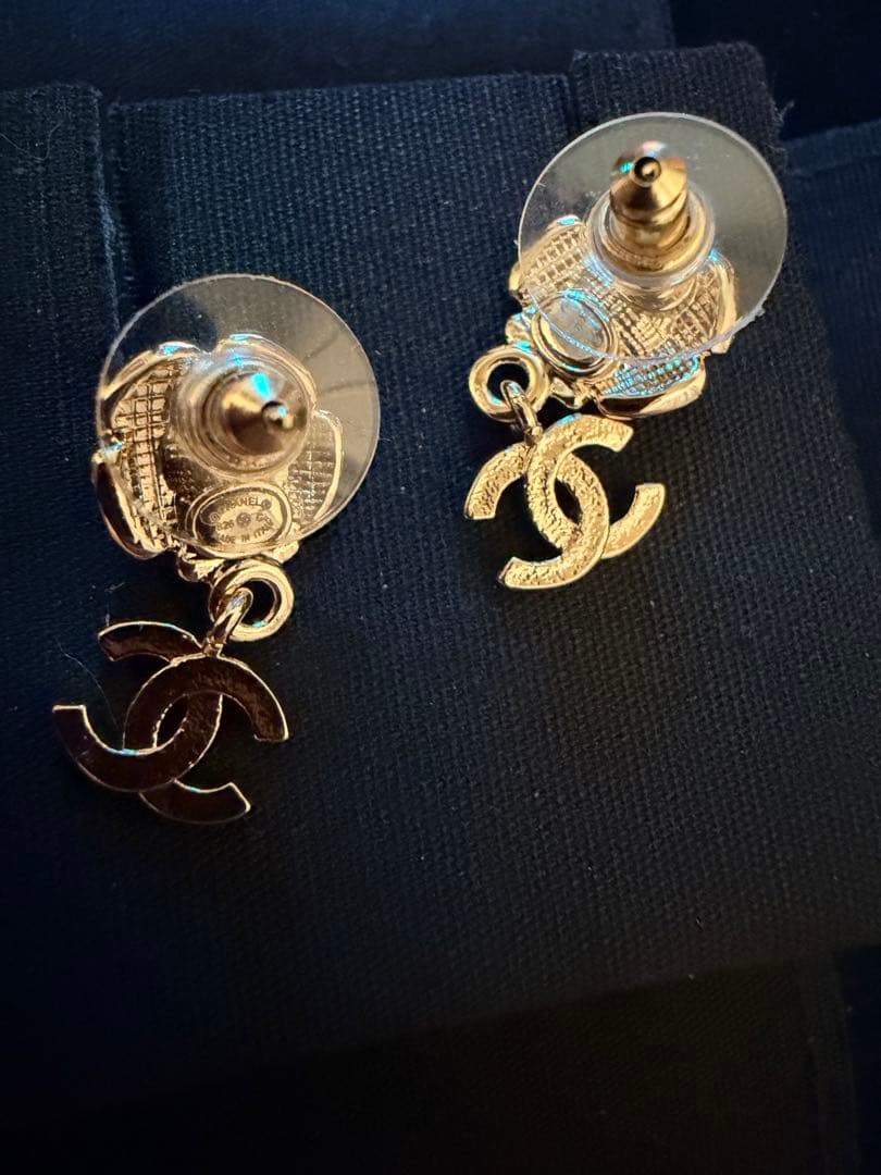 CHANEL 花とCCロゴ ピアス　26C 新作