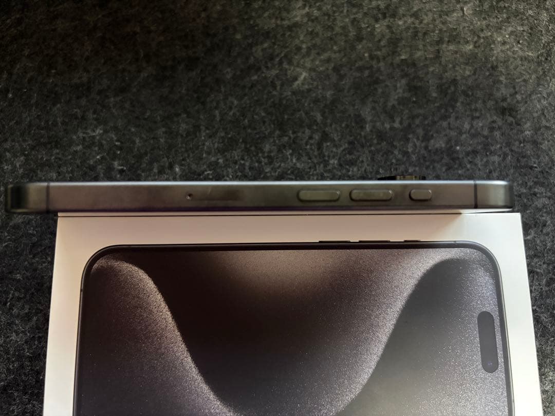 Apple iPhone 15 Pro 128GB ブラックチタニウム