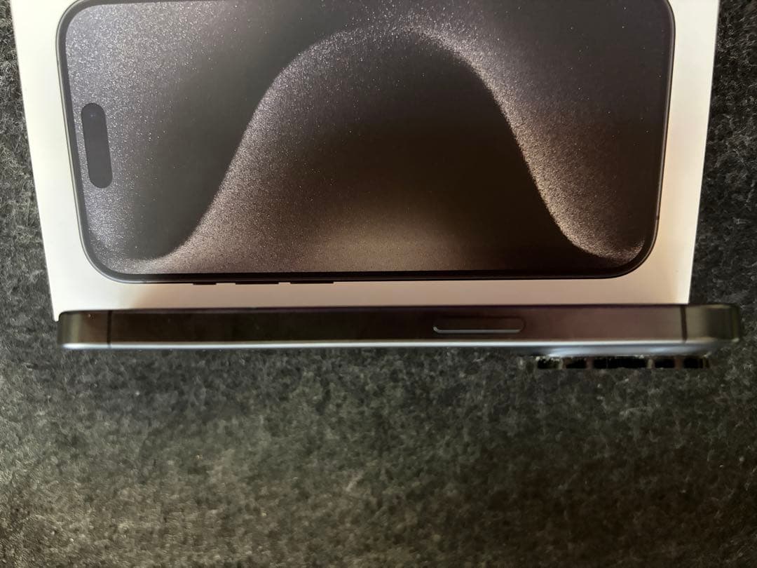 Apple iPhone 15 Pro 128GB ブラックチタニウム