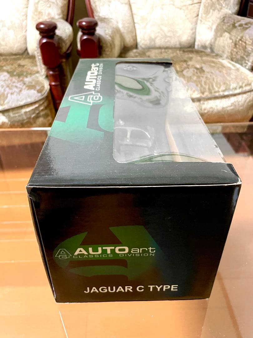 価格変更 1/18 オートアート ジャガーCタイプブリティッシュグリーン未展示品