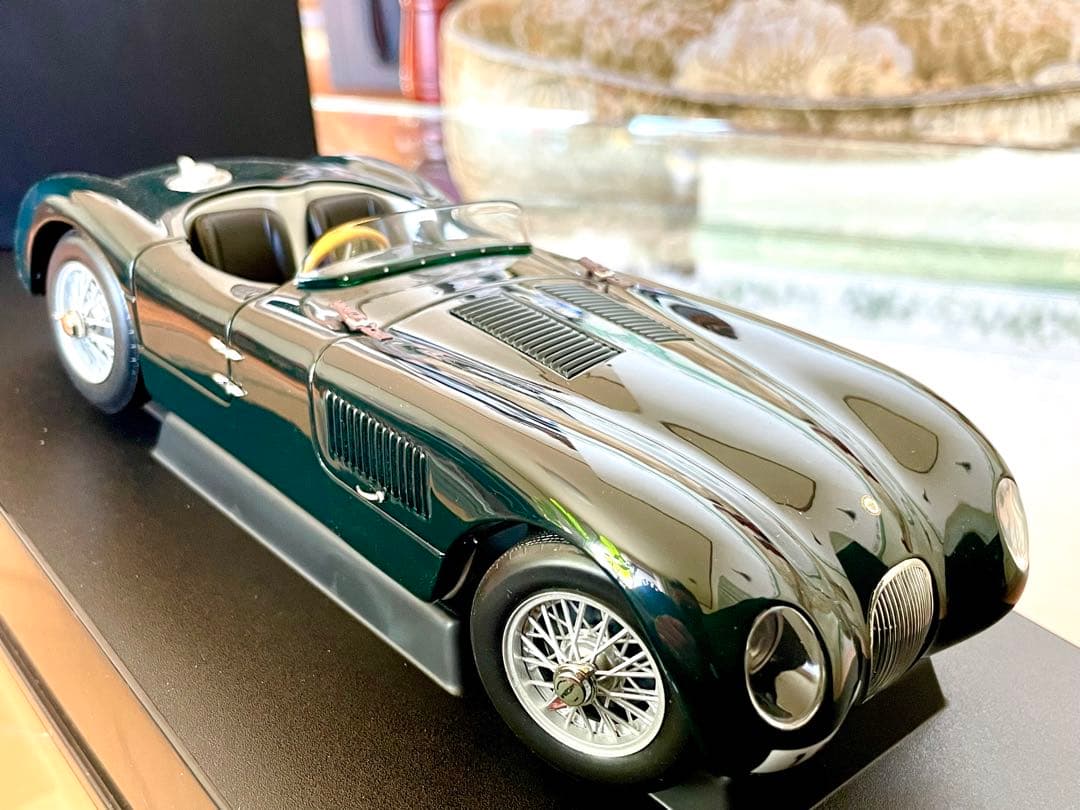 価格変更 1/18 オートアート ジャガーCタイプブリティッシュグリーン未展示品