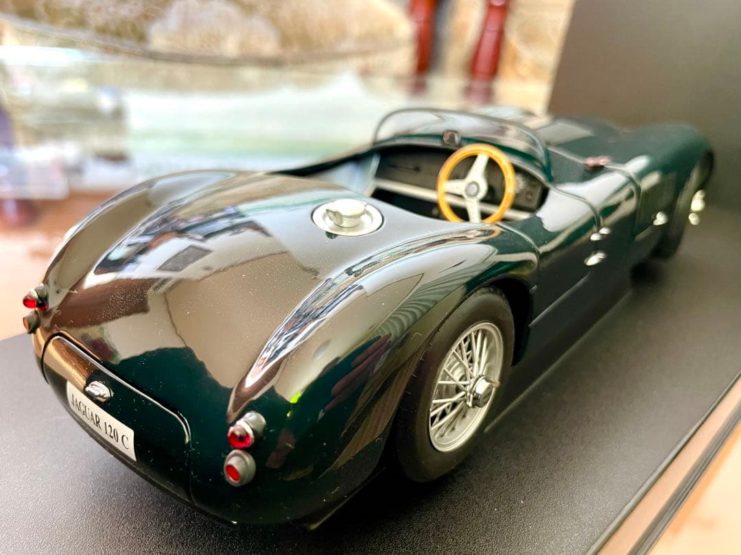 価格変更 1/18 オートアート ジャガーCタイプブリティッシュグリーン未展示品