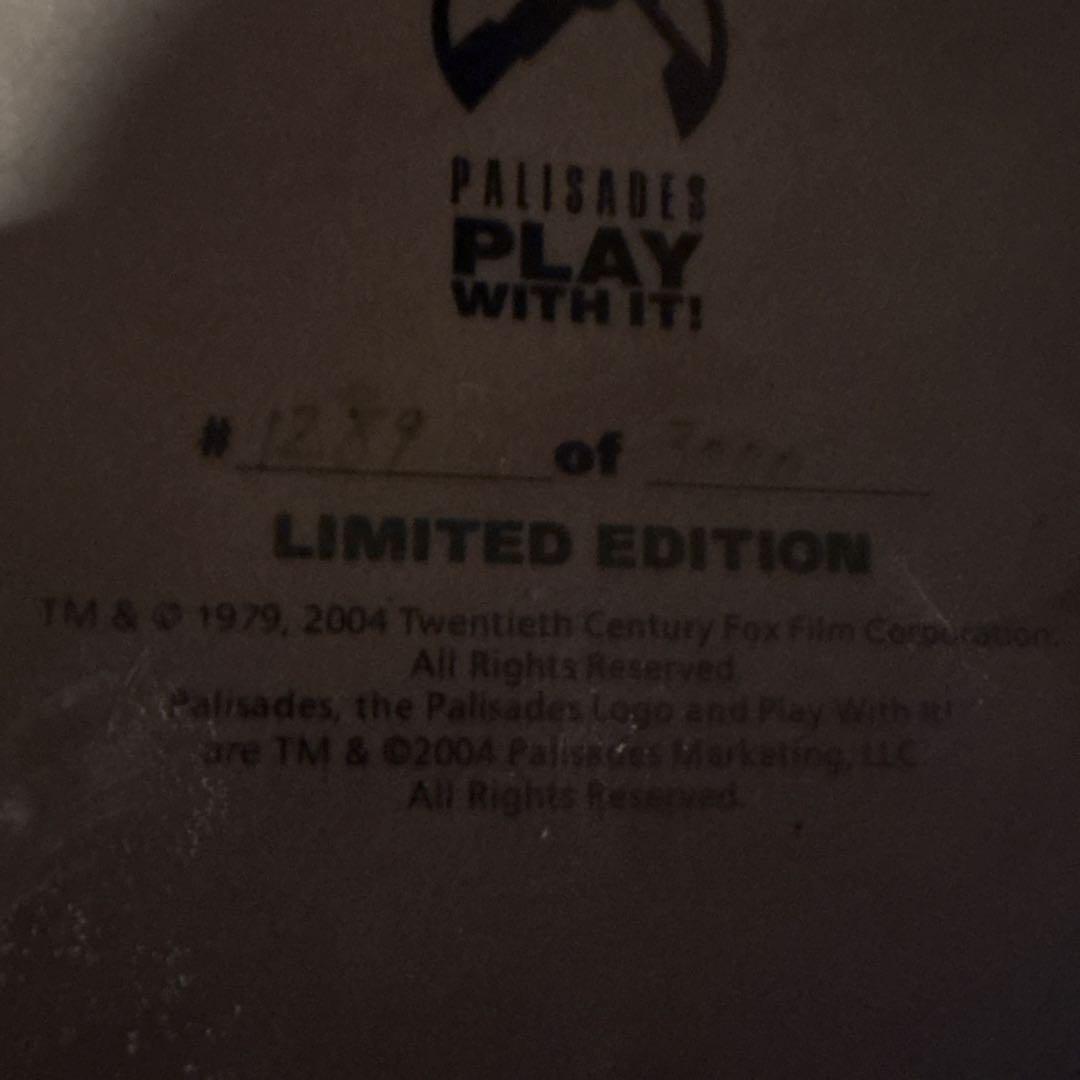 エイリアンフィギュア レリーフ[直径約30cm]