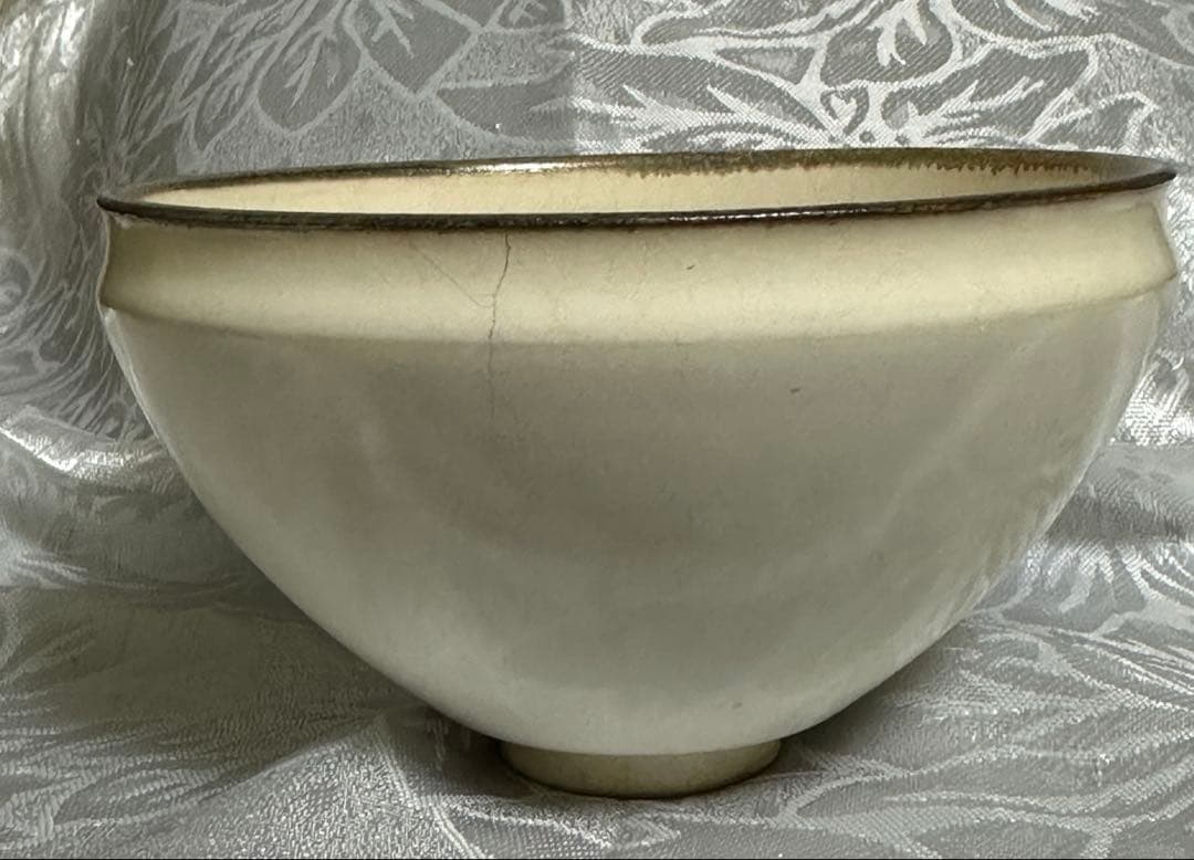 白磁　茶碗　刻印あり