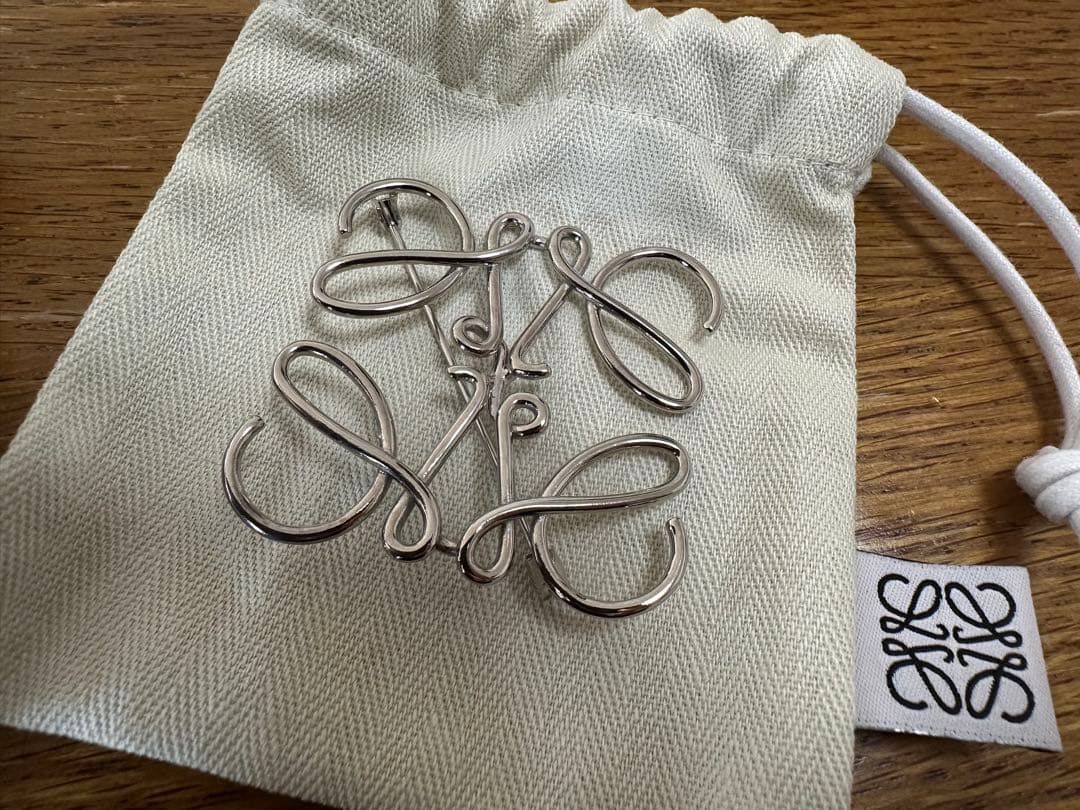 LOEWE ブローチ正規品
