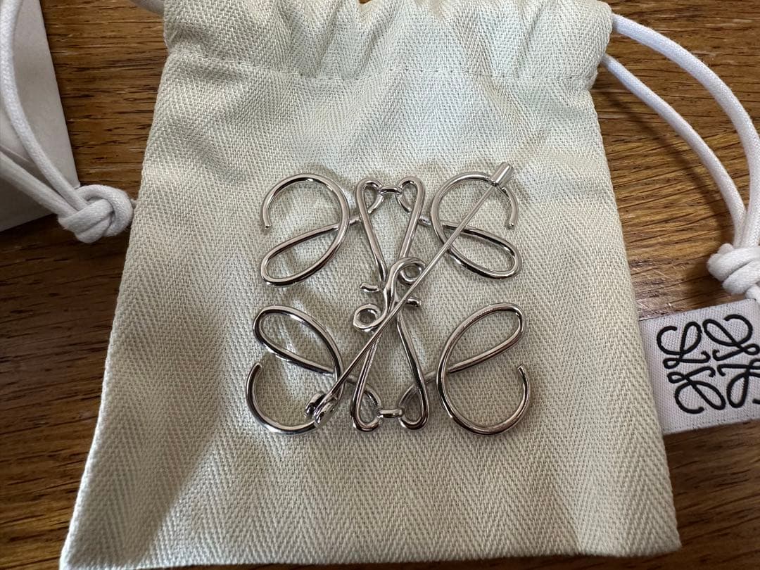 LOEWE ブローチ正規品