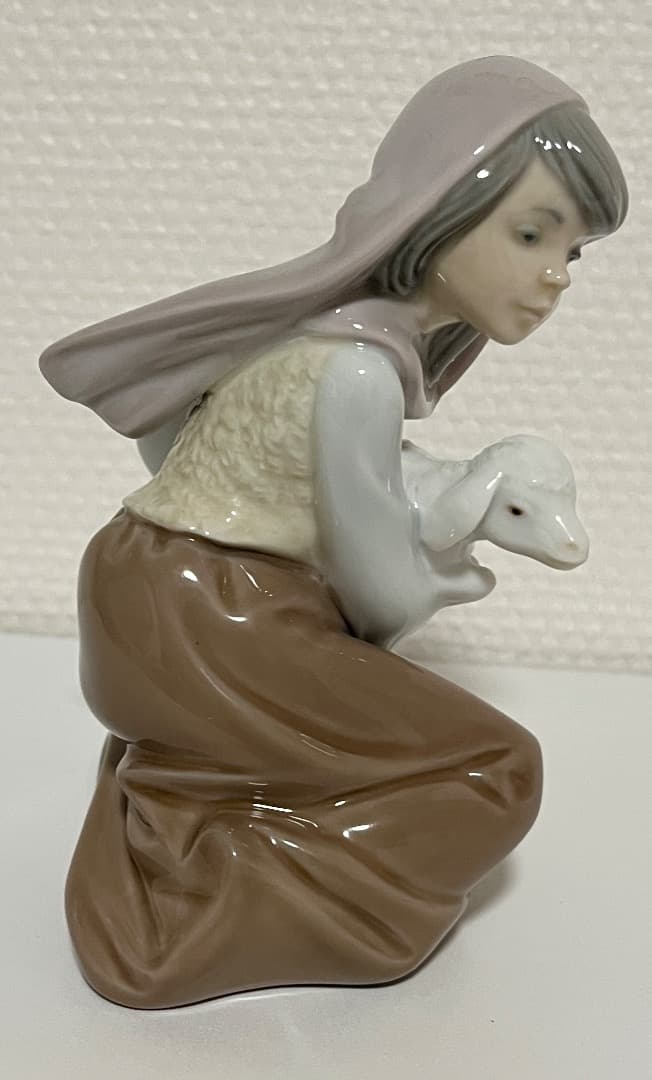【美品】LLADROリアドロ『仔羊を抱いた女性』5484