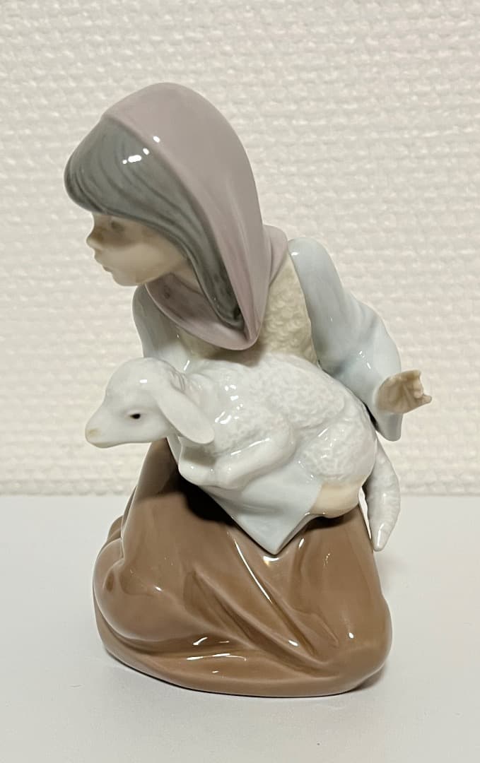 【美品】LLADROリアドロ『仔羊を抱いた女性』5484