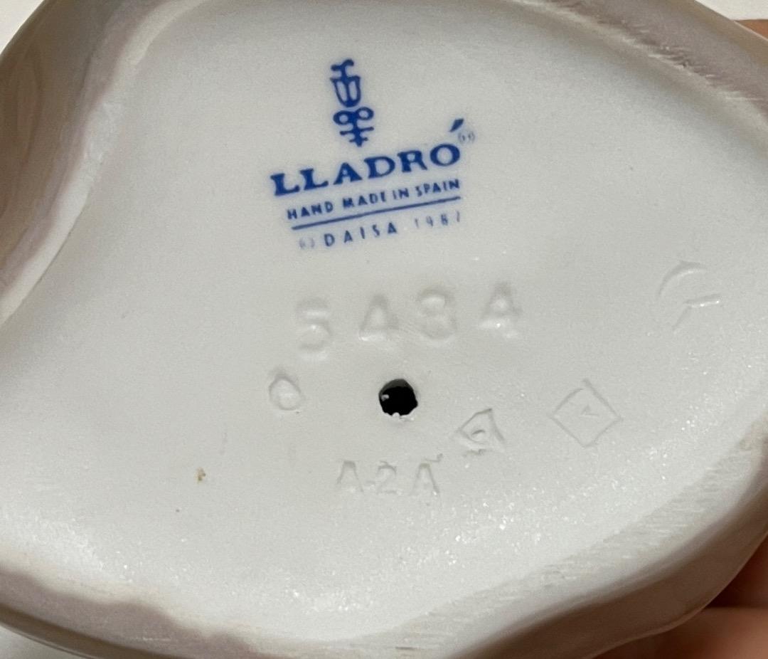 【美品】LLADROリアドロ『仔羊を抱いた女性』5484