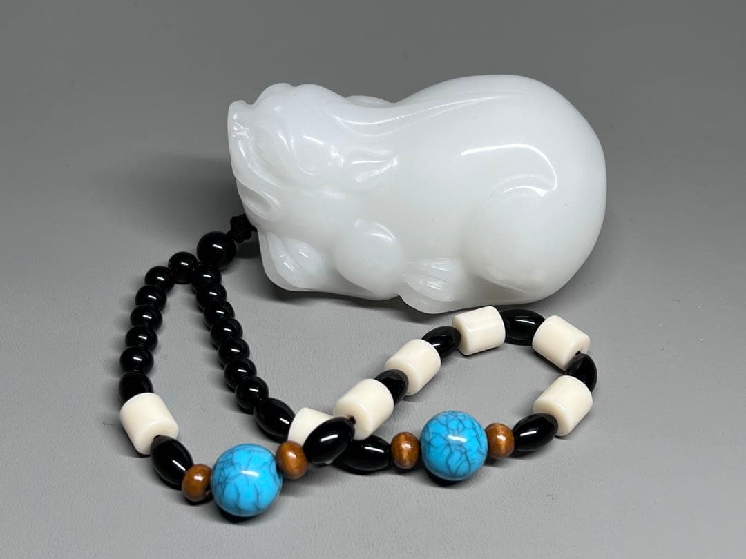 和田玉　聖獣　貔貅　金運財運開運風水　手彫り　天然石　旧家蔵出し　厚重　提げ物