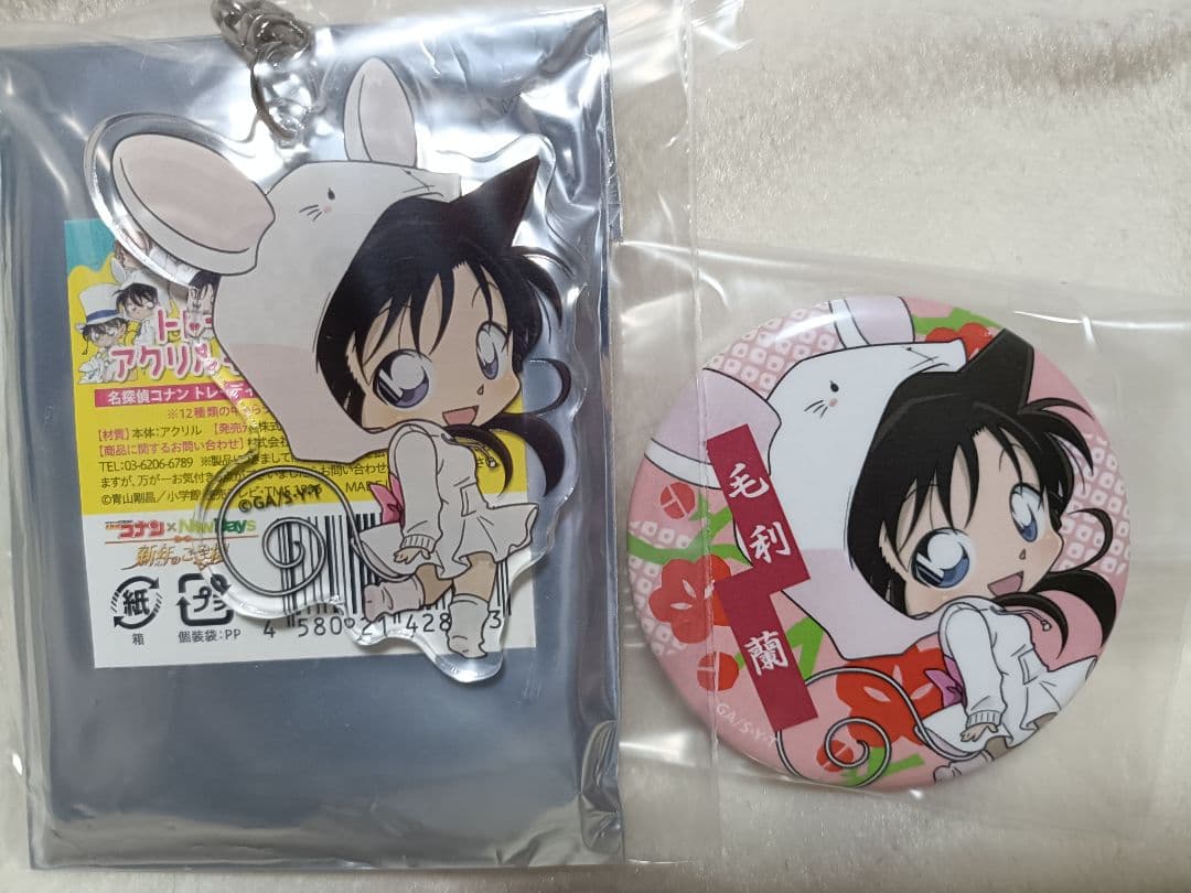 名探偵コナン　毛利蘭 アクリルキーホルダー　缶バッジ　NewDays