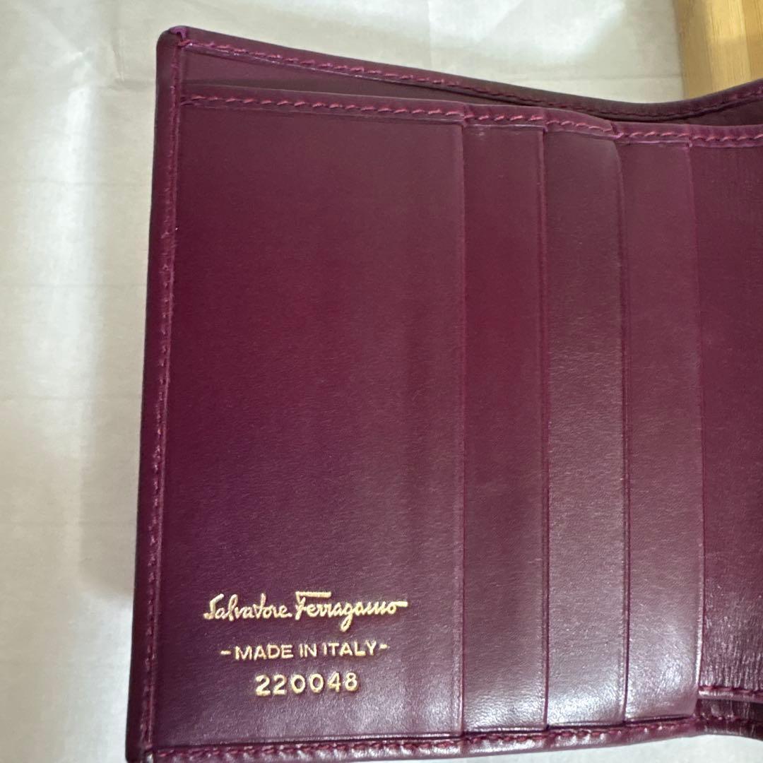 Ferragamoフェラガモ　２つ折り財布　レアなノーブル紫色！お値段交渉可能！
