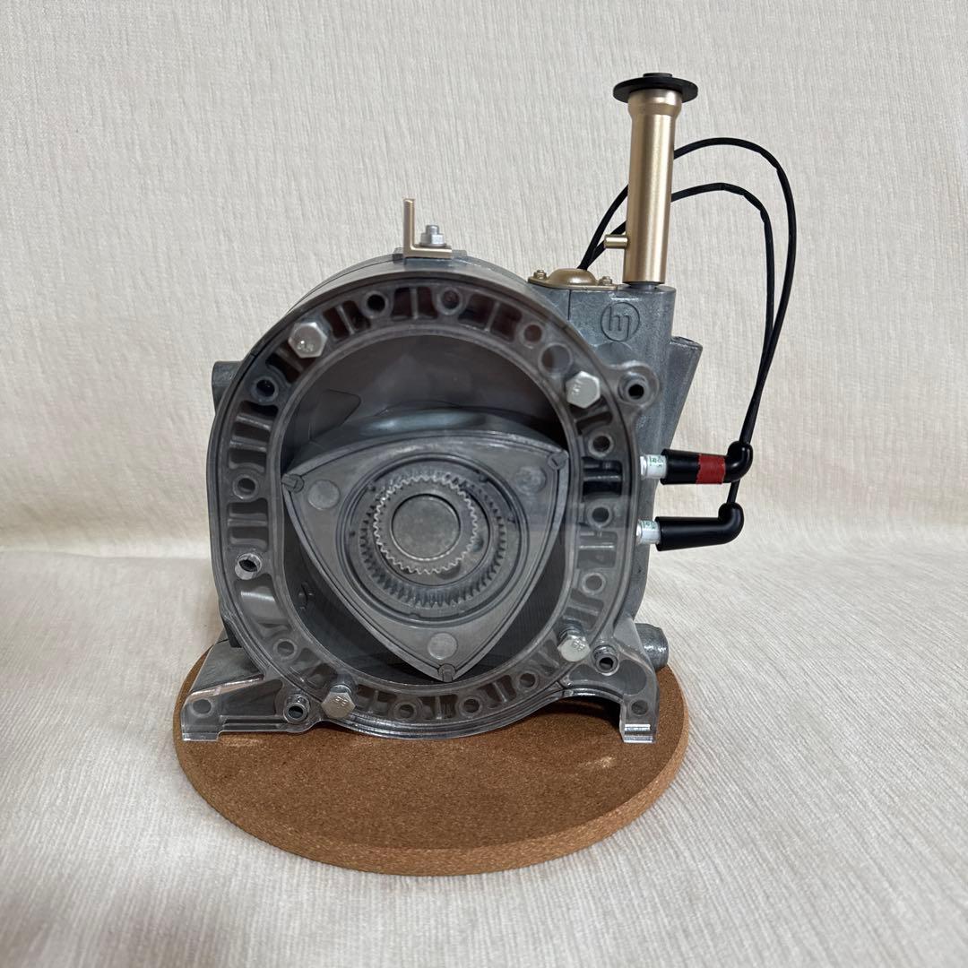 デアゴスティーニ マツダ コスモスポーツのロータリーエンジン 1/2 完成品