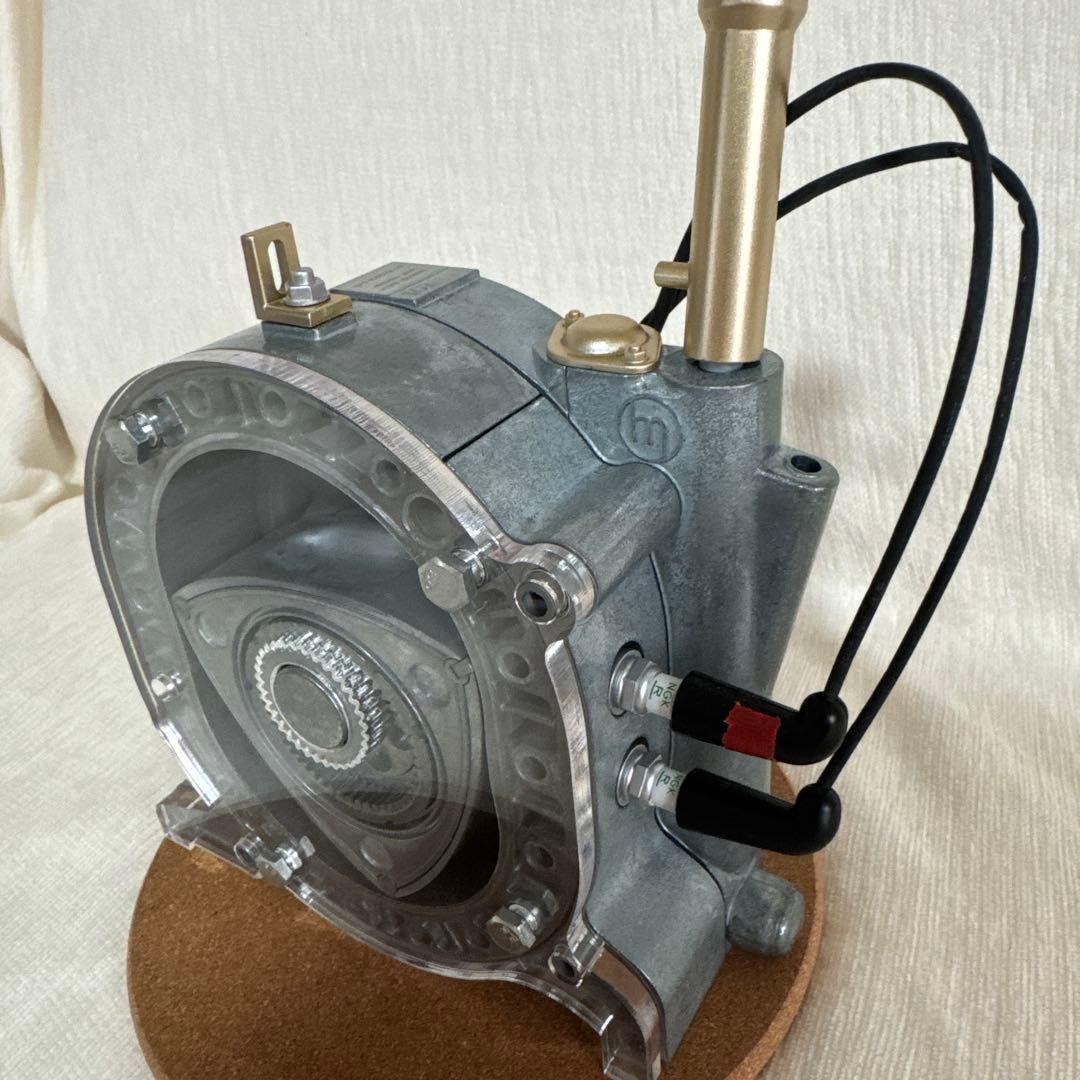 デアゴスティーニ マツダ コスモスポーツのロータリーエンジン 1/2 完成品