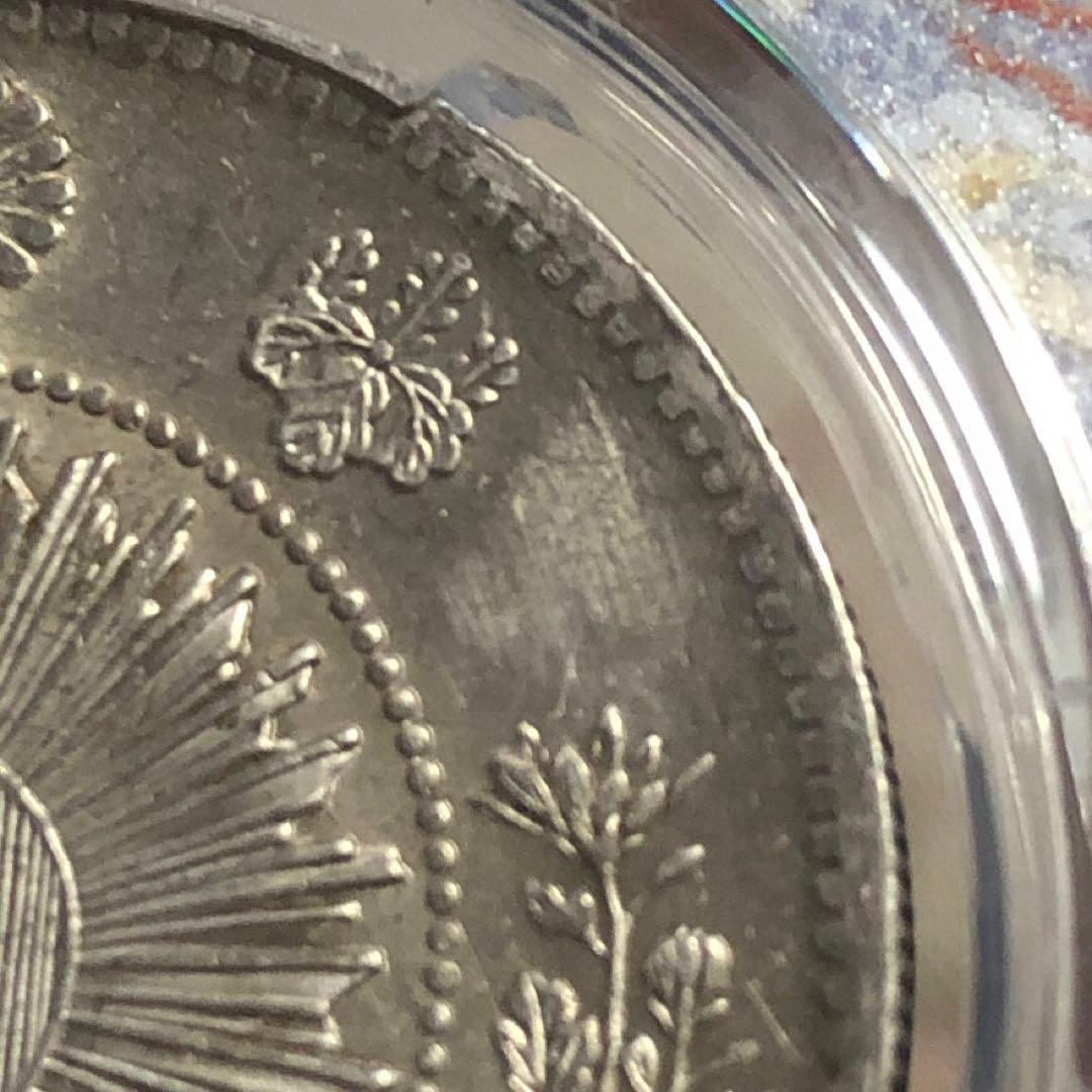 旧一圓銀貨　有輪正貝円小ハネ貝　UNC-harshly cleaned