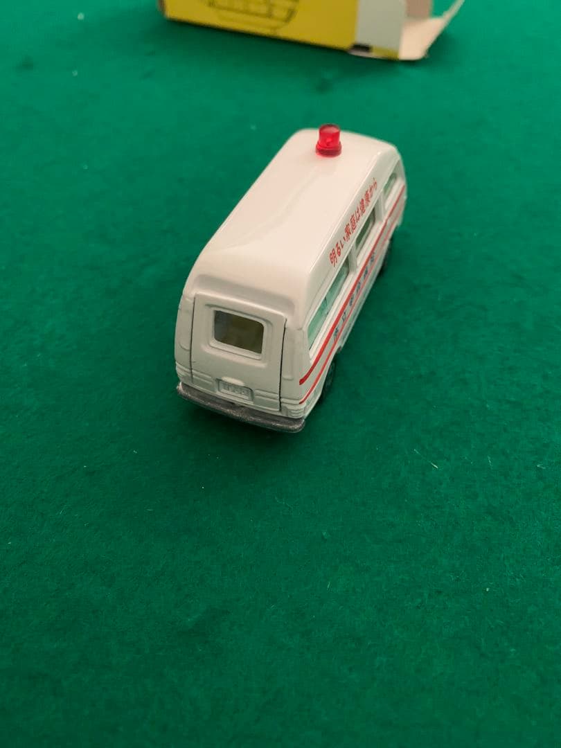 トミカ 1/67 日産キャラバン救急車(市立甲府病院)