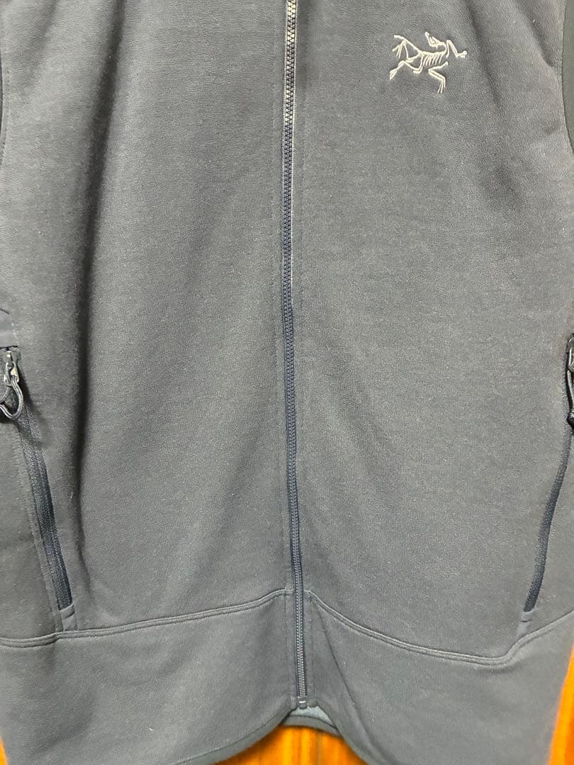 アークテリクス　カイヤナイトベスト　メンズs ネイビー　kyanite vest