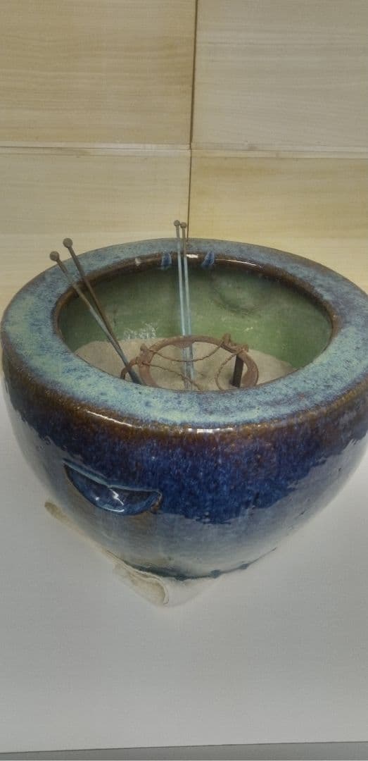 びばち　昭和レトロ　青緑陶器火鉢　夫婦火箸　五徳付き　葛明祥製　鼎泰昌